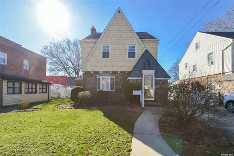 253-28 87 Dr, Bellerose, NY 11426