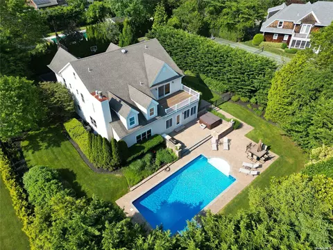 6 Post Fields Ln, Quogue, NY 11959