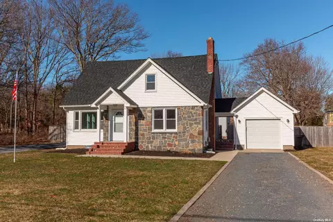 4584 Middle Country Rd, Calverton, NY 11933