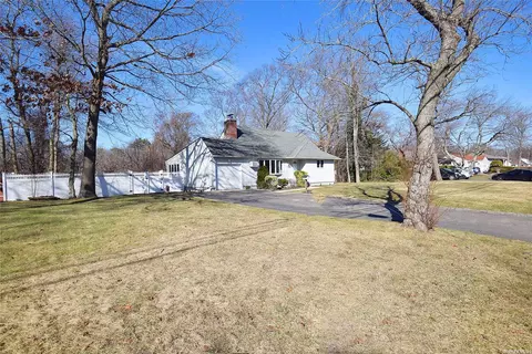 1116 Brookdale Ave, Bay Shore, NY 11706