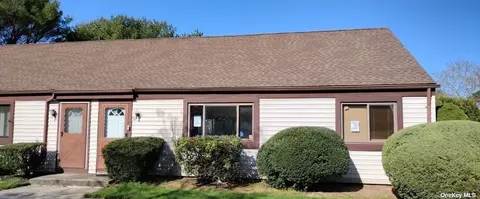 32 Monet Ct #32, Middle Island, NY 11953