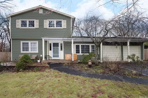 400 Winters Dr, Mastic, NY 11950