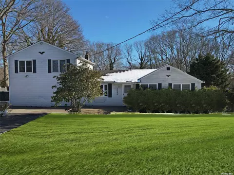 446 Helene Ave, Shirley, NY 11967
