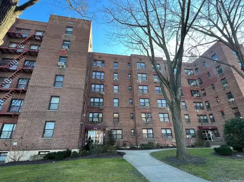 25-15 Union St #6D, Flushing, NY 11354