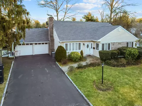 5 Pine Dr S, Roslyn, NY 11576