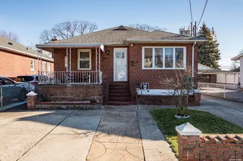 19 Berkley St, Valley Stream, NY 11581