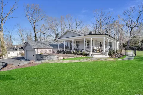 27 Cedar Dr, Stony Brook, NY 11790