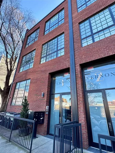 530 47th Ave #2A, Long Island City, NY 11101