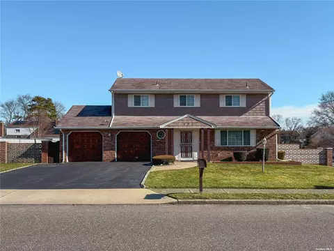 173 Branch Ave, Central Islip, NY 11722