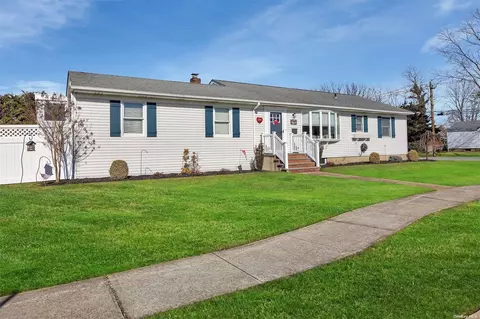 7 Baldwin Ave, Massapequa, NY 11758