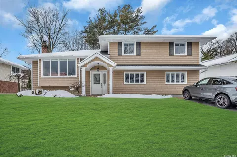 10 Devonshire Ct, Plainview, NY 11803