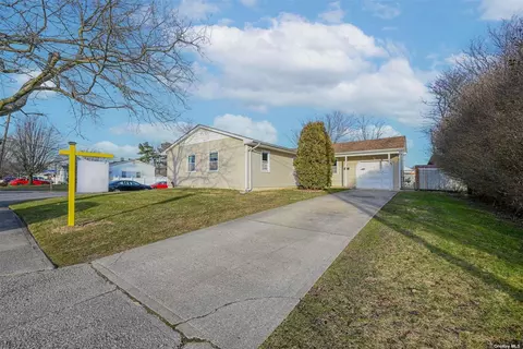 87 Hudson Ave, Brentwood, NY 11717