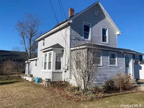 196 5th Ave, Bay Shore, NY 11706