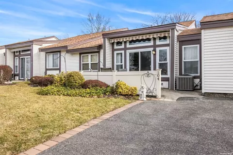 104 Gotham Way #104, Saint James, NY 11780