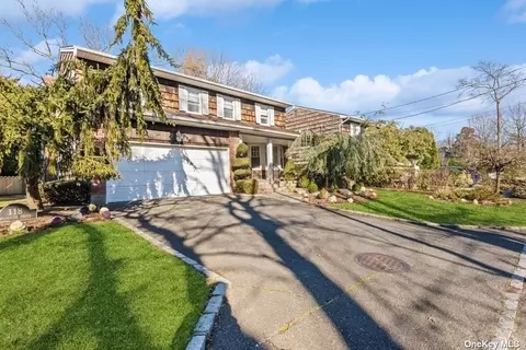 118 Woodside Dr, Hewlett, NY 11557