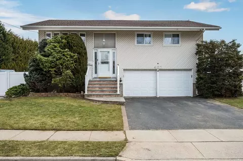 422 N Central Dr, Massapequa, NY 11758