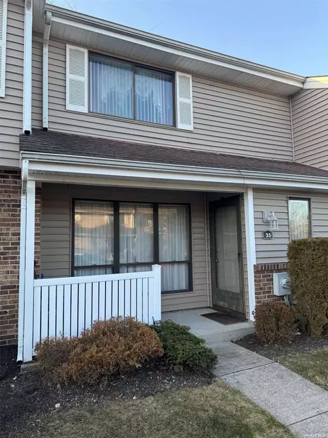 35 W Pond #35, Smithtown, NY 11787