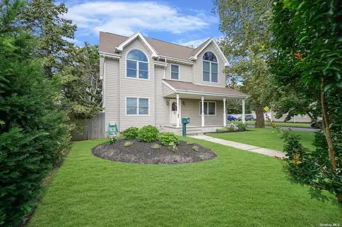 65 Lake St, Patchogue, NY 11772