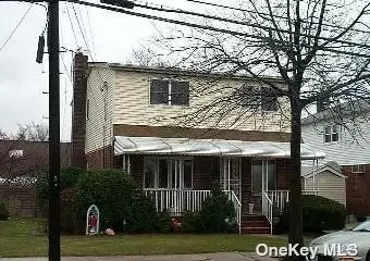 1007 Fenworth Blvd, Franklin Square, NY 11010