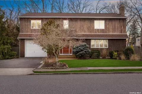 8 Reeves Ave, Farmingdale, NY 11735