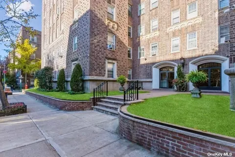 73-37 Austin St #5G, Forest Hills, NY 11375