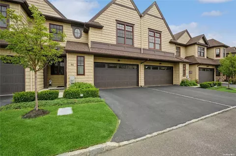 66 Jims Trl #66, Bayport, NY 11705