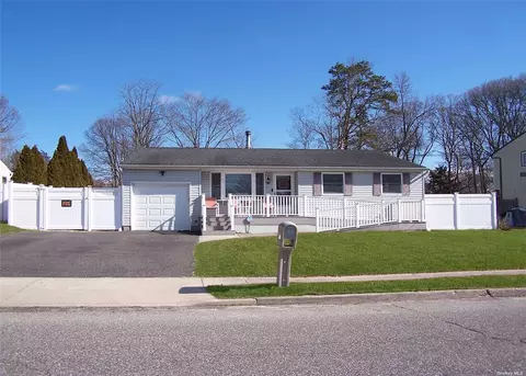 77 Selden Blvd, Centereach, NY 11720