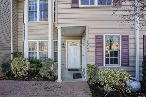 1021 Madeira Blvd #L, Melville, NY 11747