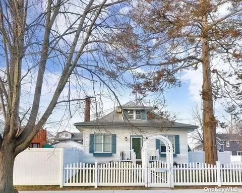 500 Nassau St, Bellmore, NY 11710