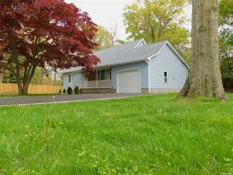 310 Locust Dr, Rocky Point, NY 11778