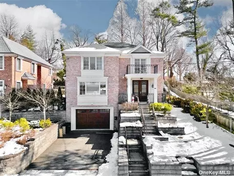 81 Hampshire Rd # A, Great Neck, NY 11023