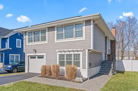 97 Grandview St, Huntington, NY 11743