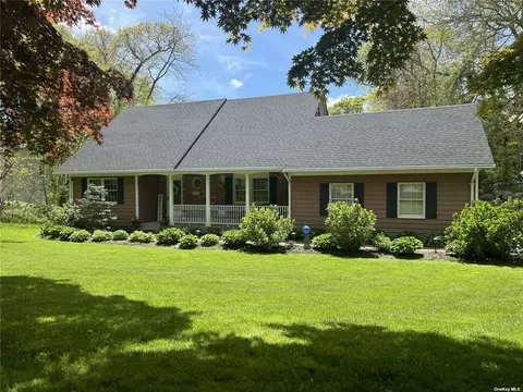 52 Linda Ln W, Riverhead, NY 11901