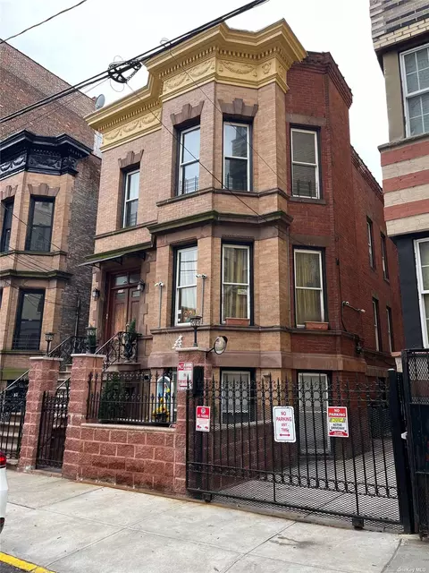 322 E 197th St, Bronx, NY 10458