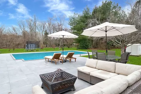 280 Pond Ave, Southold, NY 11971