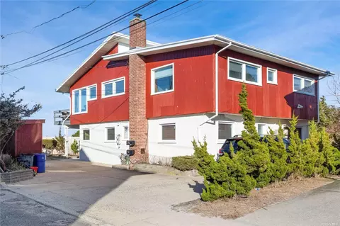13 Washington Pl, Island Park, NY 11558