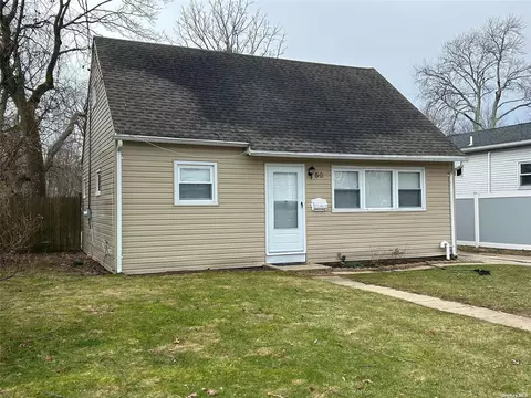 50 Woodrow Pkwy, West Babylon, NY 11704