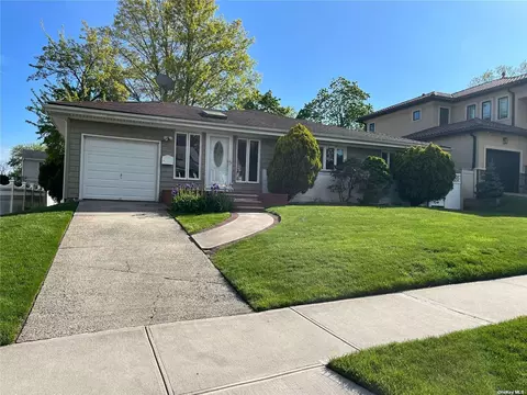 69-34 266th St, Glen Oaks, NY 11004