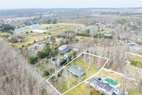 1198 Middle Rd, Riverhead, NY 11901