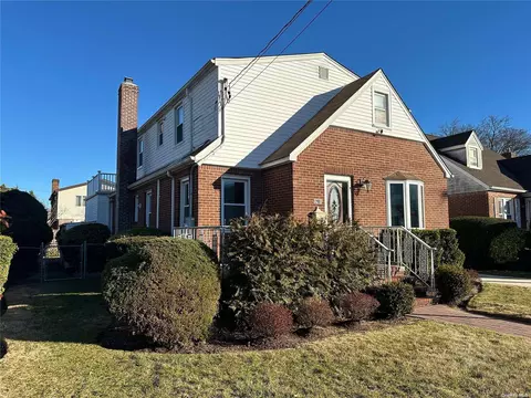 211 Hoffman St, Franklin Square, NY 11010
