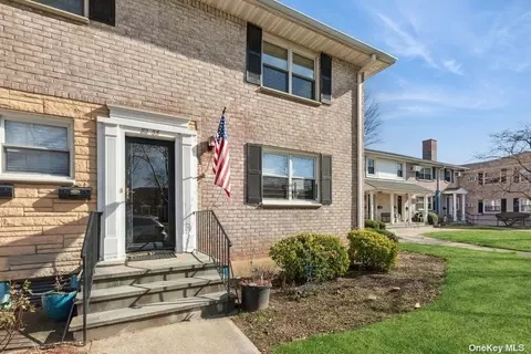 82-35 Langdale St #115A, New Hyde Park, NY 11040