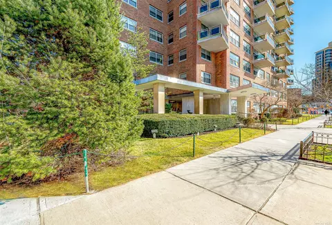 70-31 108th St #12G, Forest Hills, NY 11375