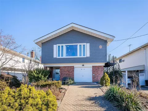 39-31 233rd St, Douglaston, NY 11363