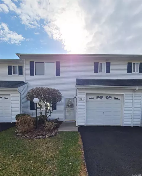 604 Dove Ct #186, New Windsor, NY 12553