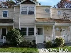 6 Franklin Cmns #6, Yaphank, NY 11980