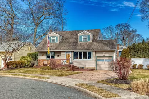 1829 Aetna Pl, Merrick, NY 11566