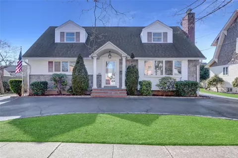 120 E St Marks Pl, Valley Stream, NY 11580