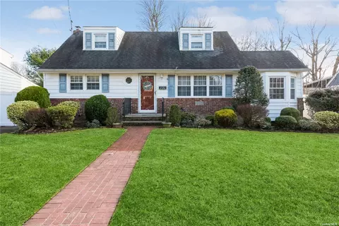 2596 Inglewood St, East Meadow, NY 11554