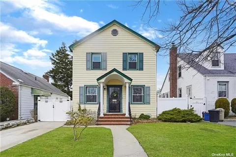 46-08 196th St, Flushing, NY 11358
