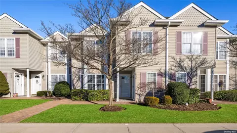 859 Verona Dr #859, Melville, NY 11747